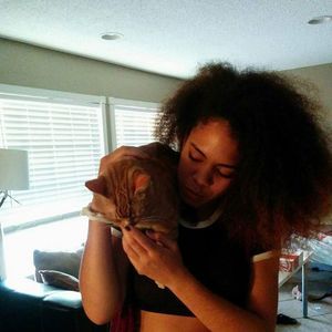 Meet your Posher, Joya